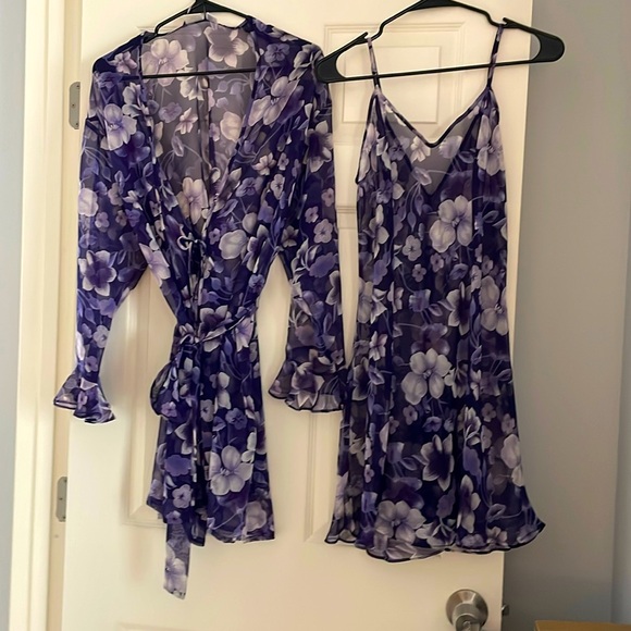 Frederick's of Hollywood Other - Vintage Fredericks in Hollywood slip and robe set